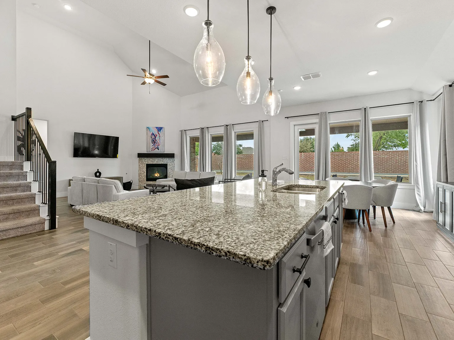 4 bed, 3418 sqft, $3,500 — Photo 3