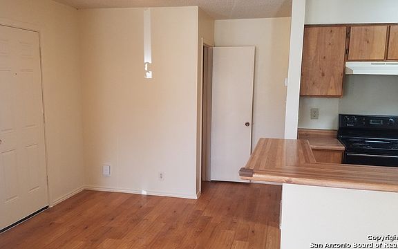 5th image of 7208 Gaslamp Ln