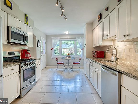 5th image of 3704 Whispering Ln