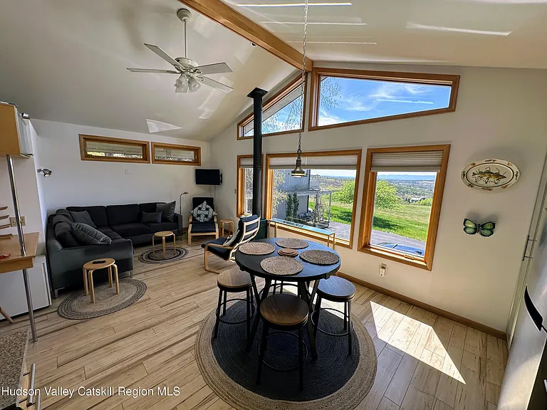 238 Kelly Rd — Photo 3