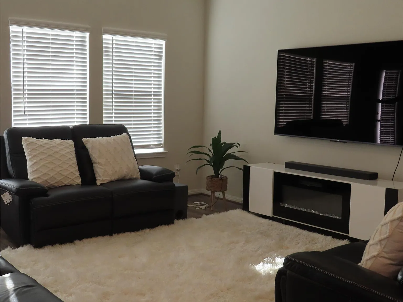 4 bed, 3.5 bath, 2621 sqft, $2,800 — Photo 4