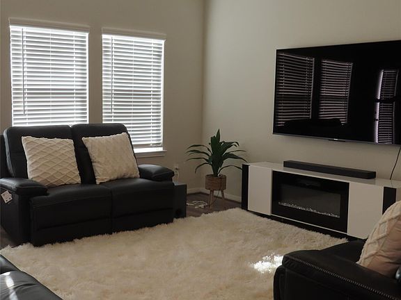 4th image of 10818 Sugar Pine Ln