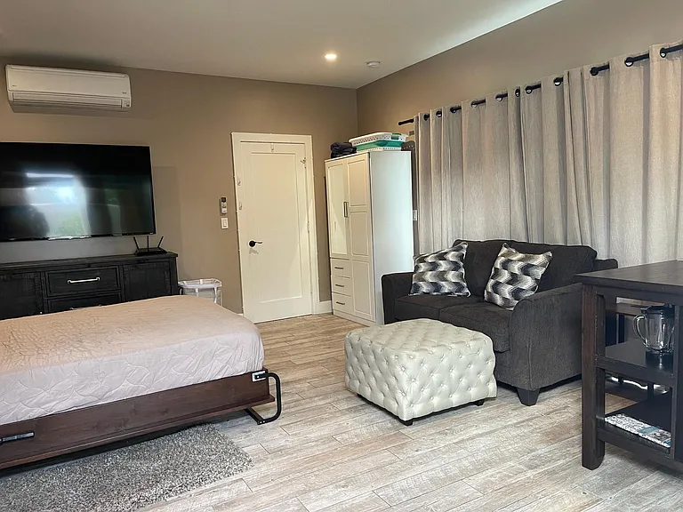1291 Forest Ave #1 — Photo 3