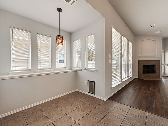 5th image of 2313 Hillside Dr