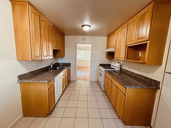 2nd image of 2045 Lynnhaven Dr