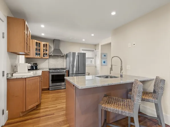 724 East St, Dedham, MA 02026