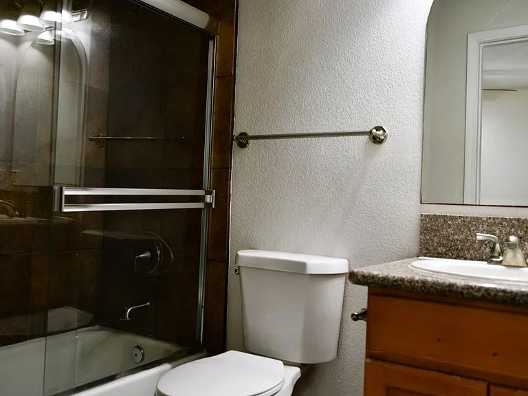 Cascadia Apartments — Photo 12