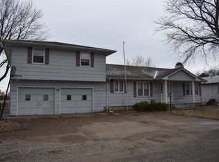 1703 Overhill Rd, Abilene, KS 67410