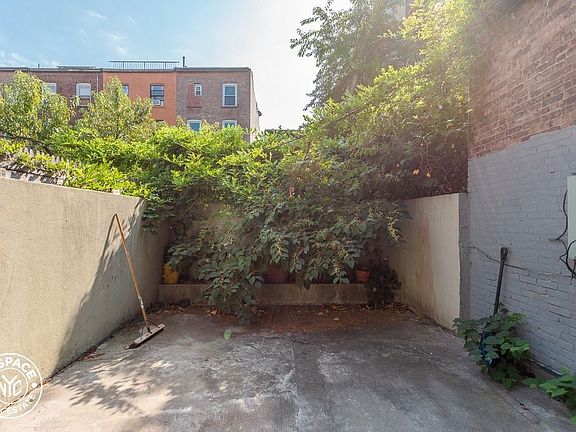 5th image of 410 Gates Ave #1C