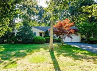 139 Woodhollow Rd, Great River, NY 11739