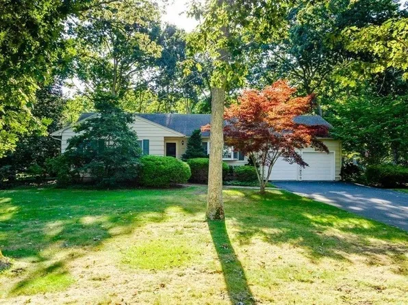 139 Woodhollow Road, Great River, NY 11739
