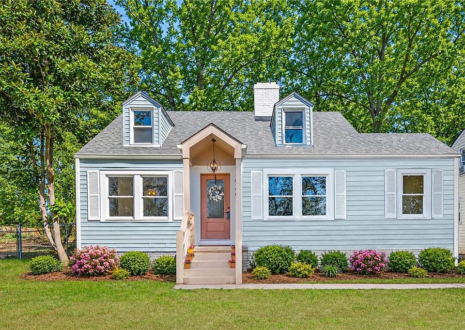 1st image of 949 Sylvan Pl SW