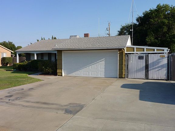 3rd image of 4724 E Princeton Ave