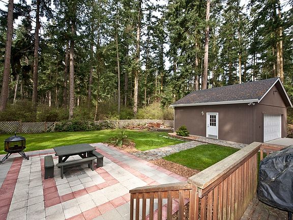 3rd image of 315 Rosewood Ct