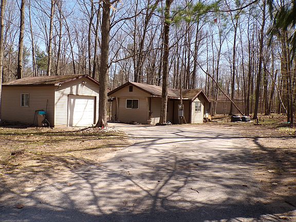 4th image of 4745 Oakwood Dr