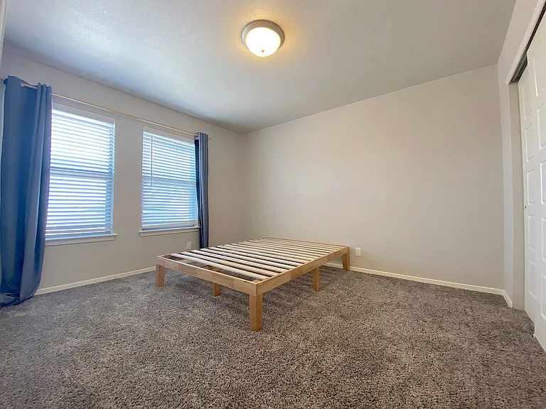 528 Delancey St — Photo 23