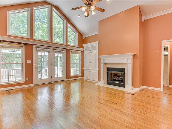 4th image of 15 Lilypond Ct