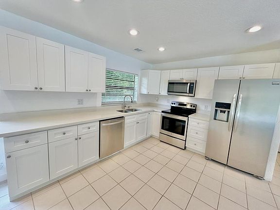 3rd image of 11550 SW 17th Ct