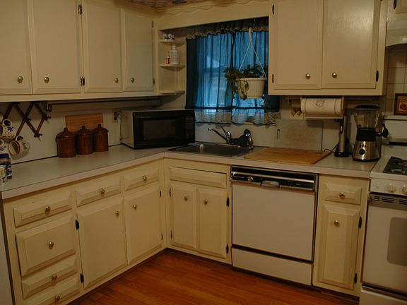 3rd image of 13 Fanley Ave