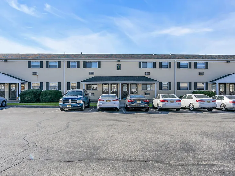 Laurelton Village Apartments — Photo 49