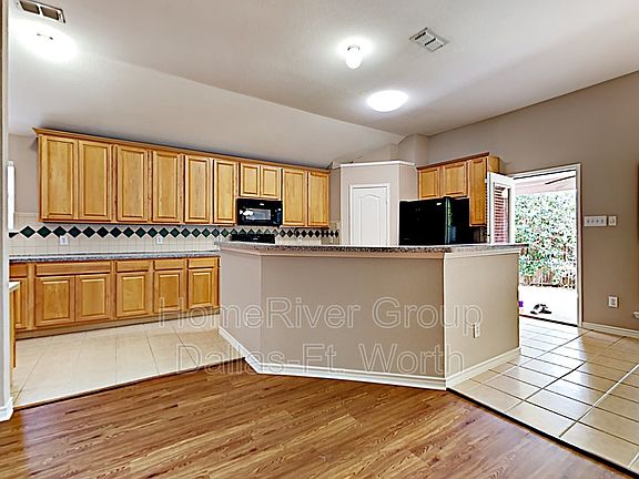 3rd image of 3704 Palm Dr