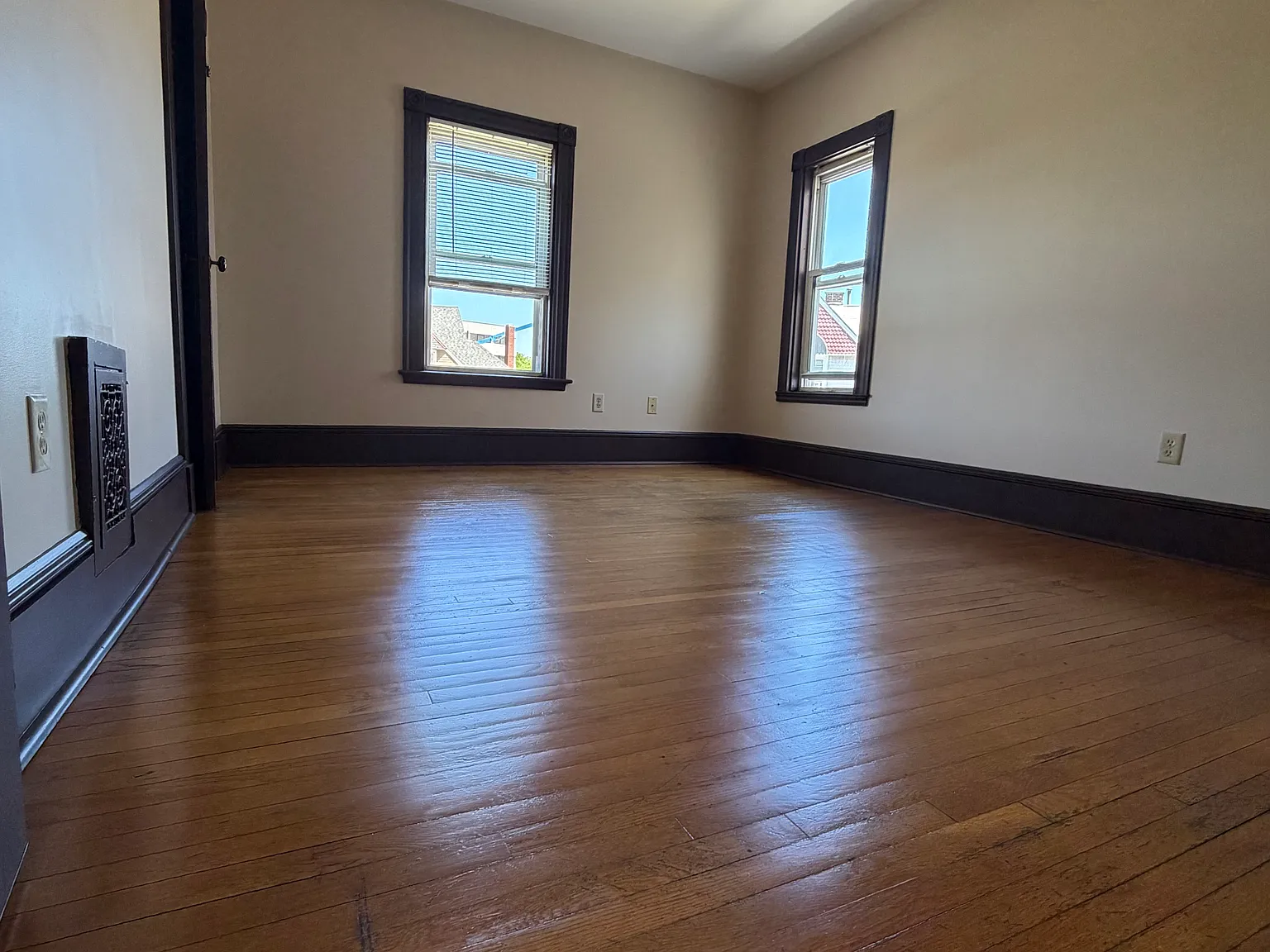 8 bed, $1,050 — Photo 3