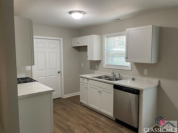 2nd image of 462 Hale Drive