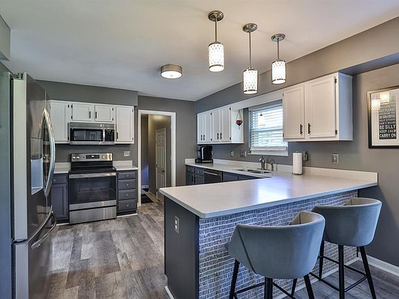 4th image of 6573 Foxfield Dr