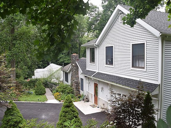 2nd image of 11 Heather Ln