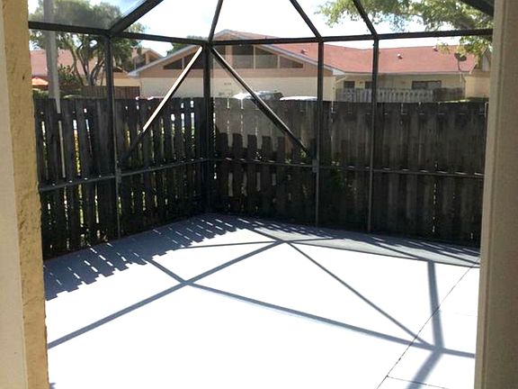 3rd image of 4383 Woodstock Dr APT D