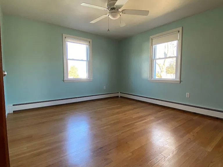 236 Spooner Ave — Photo 24