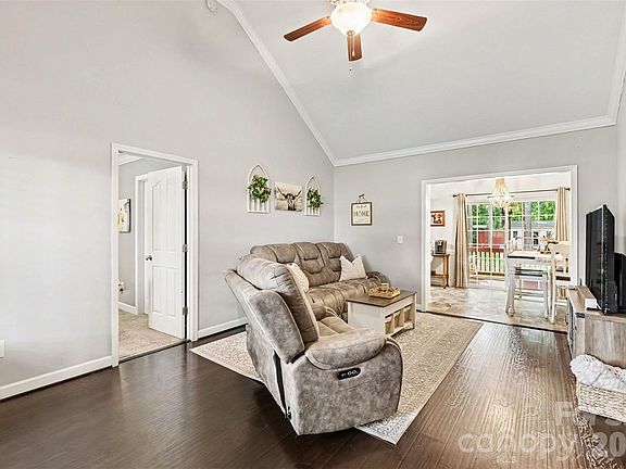 3rd image of 721 Daves Rd