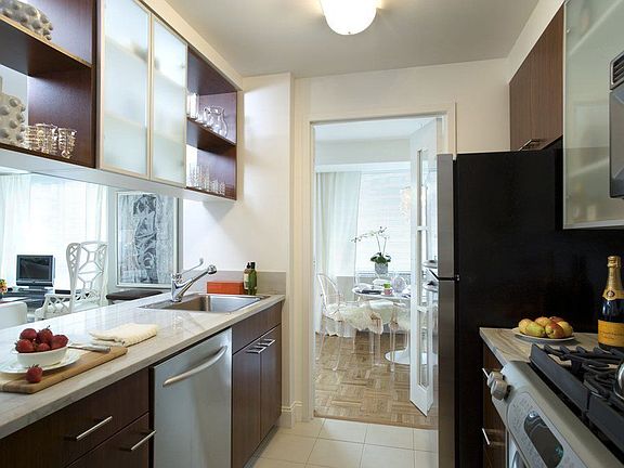 5th image of 215 E 96th St APT 10L