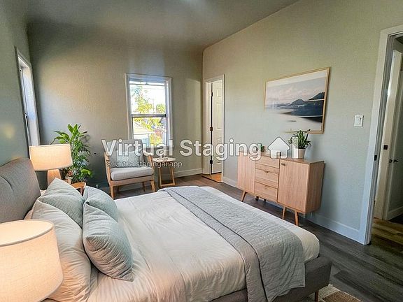 4th image of 2000 S Harcourt Ave #1/2