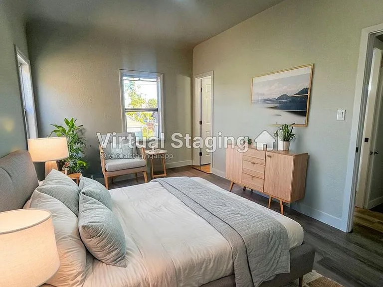 2000 S Harcourt Ave — Photo 4