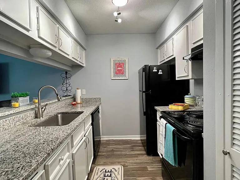 3802 Nasa Pkwy — Photo 6