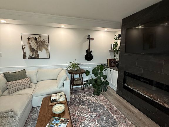 4th image of 718 9th St E #308