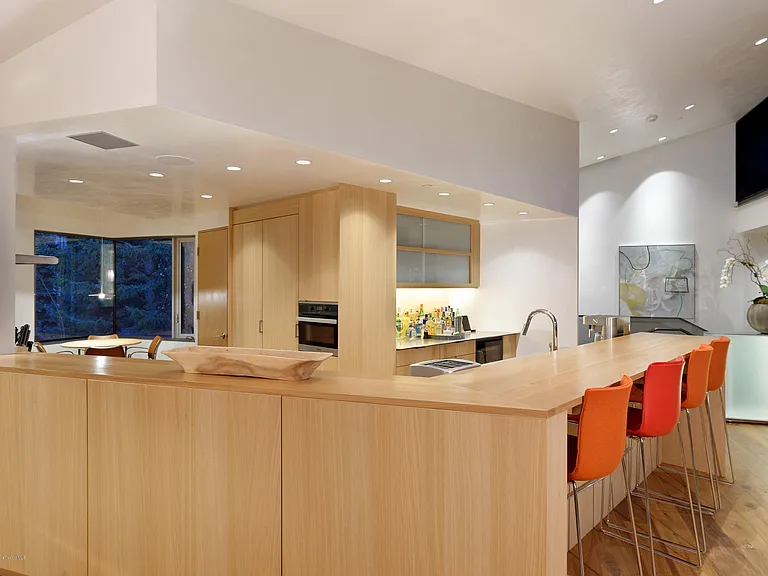 1118 Waters Ave — Photo 4
