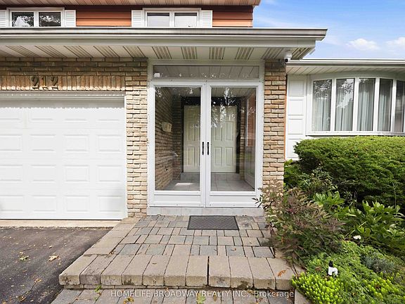 2nd image of 212 Bayview Fairways Dr