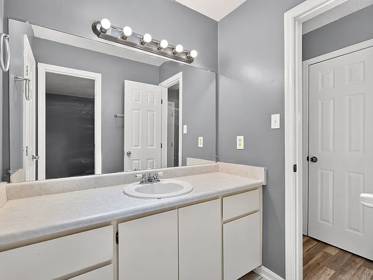 12 Belfair Dr — Photo 28