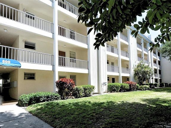 4th image of 600 Sutton Pl #B-302
