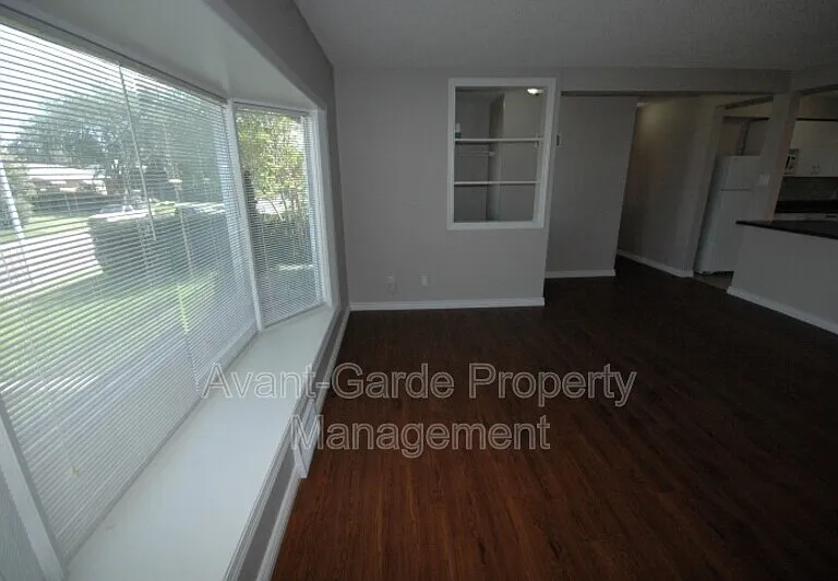 11635 111a Ave NW — Photo 5