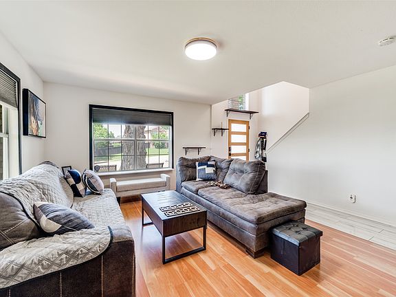 3rd image of 813 Ponderosa Rdg