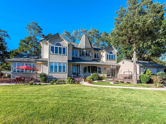 2nd image of 8 Meadow Ln