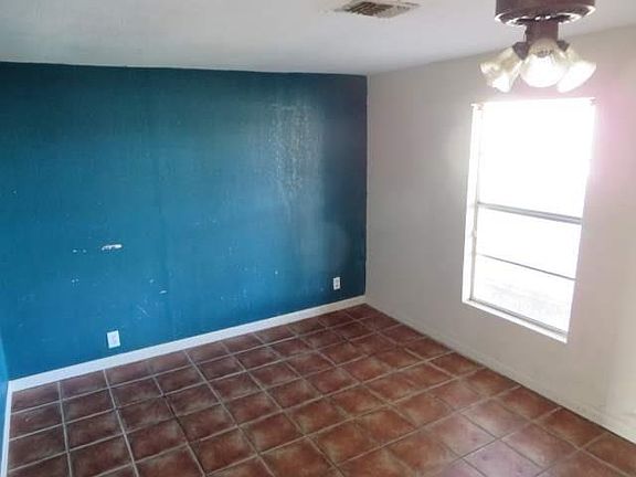 4th image of 2540 Portland Ave