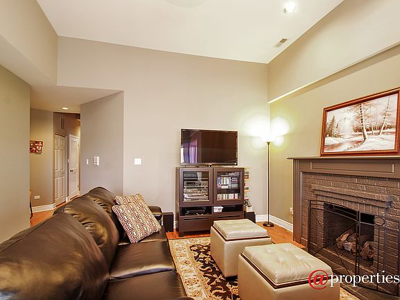 Foyer/Living Room