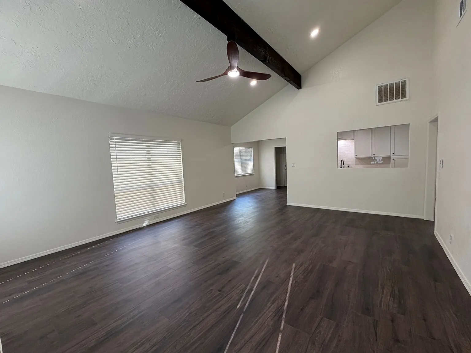 2 bed, 1323 sqft, $1,800 — Photo 4