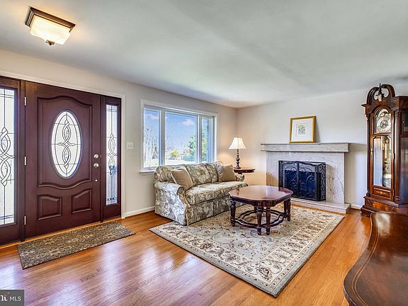 4th image of 3824 Pickett Ct