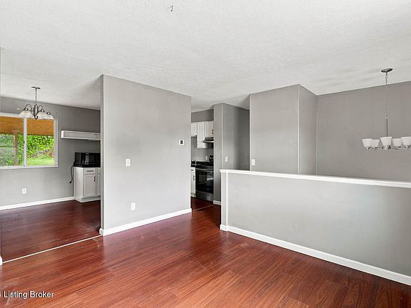 3rd image of 134 Carl St