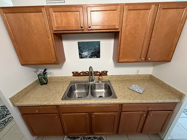 6251 N 48th Ave #4 — Photo 8